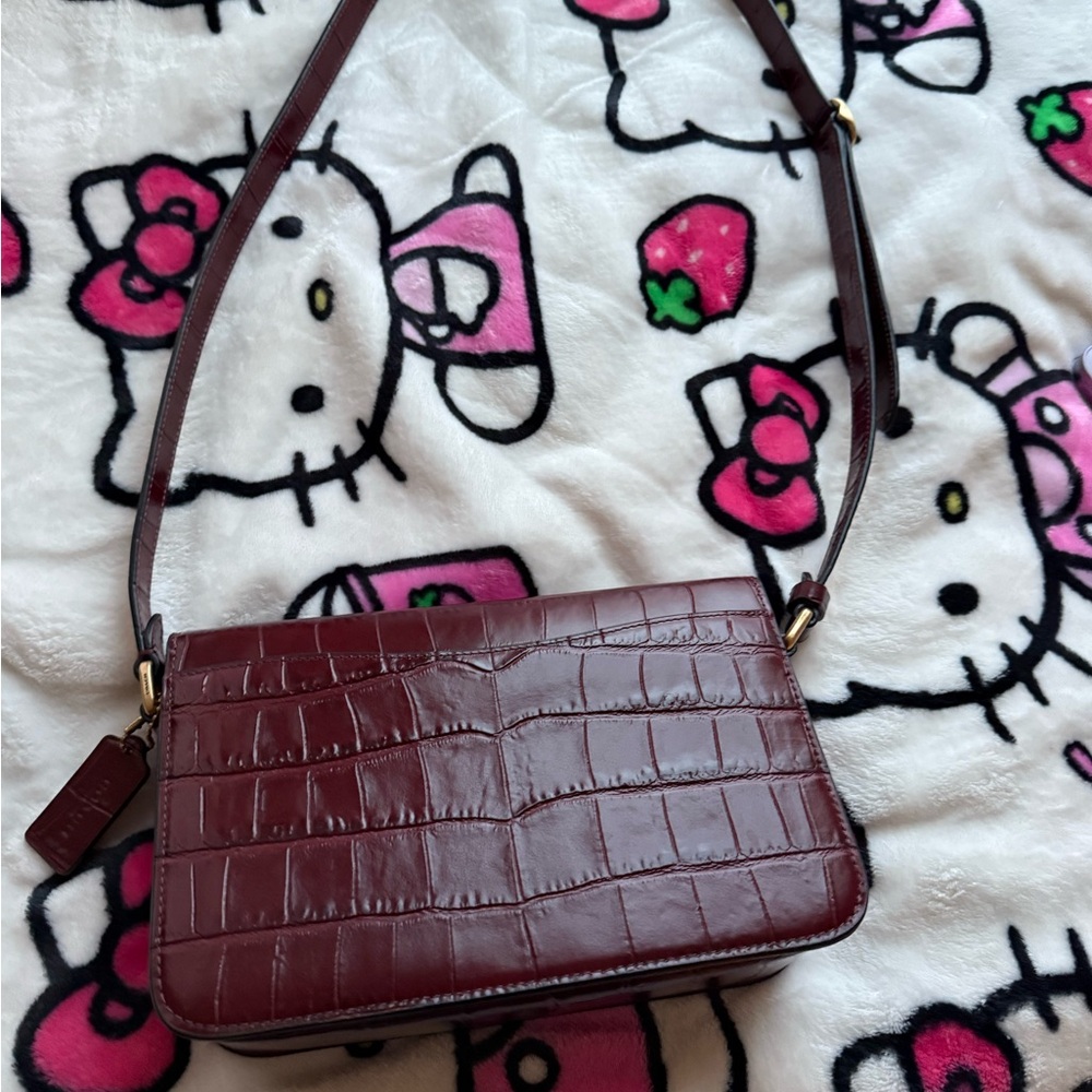 NWOT Elegant Burgundy Coach Croc-Embossed Shoulder Bag - Picture 2 of 9